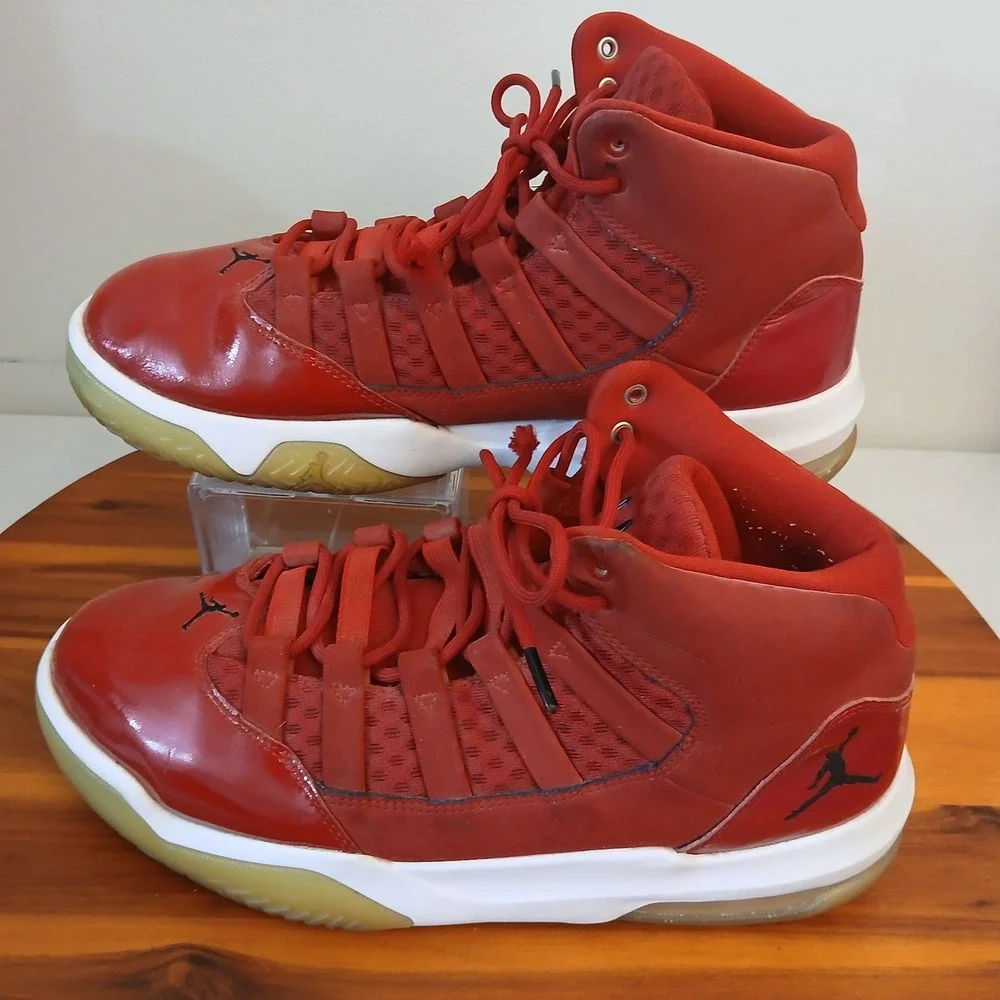 Nike Air Jordan Max Aura Mens 9 Red Patent Leather Basketball Shoes CQ9451-600